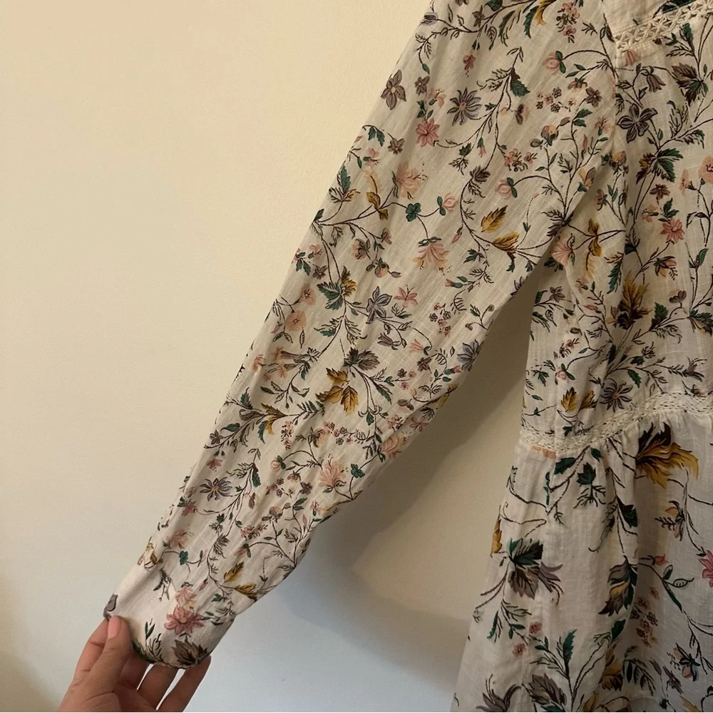 ⭐️ Anthropologie Floral Blouse in Cream and Multicolor - Picture 2 of 8